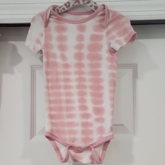 SET OF 2 kyte baby short sleeve bodysuits - Picture 4 of 6